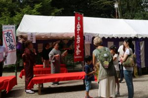 先着100名様にはお抹茶と和菓子のご接待もありました。 